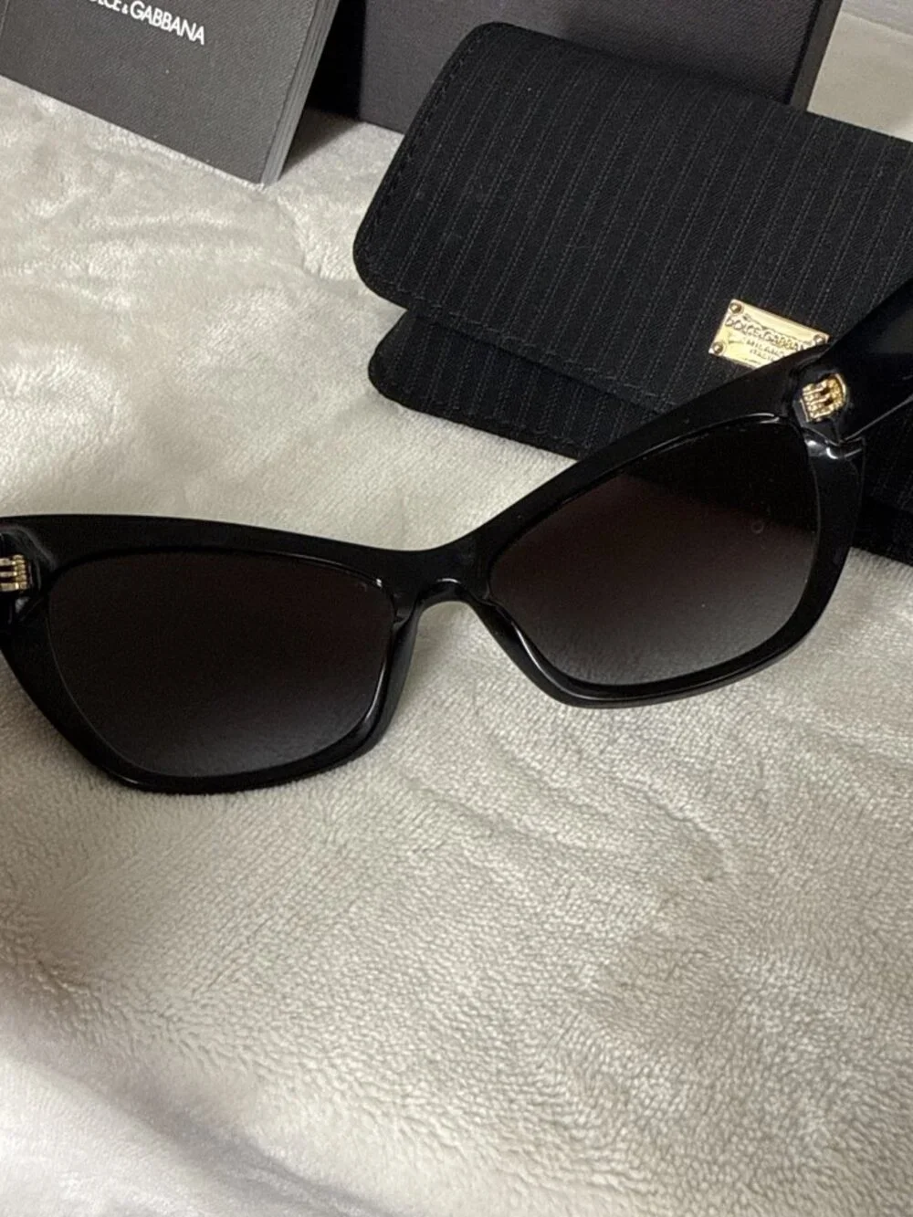 Dolce & Gabbana Womens Cat-eye sunglasses Black Great Barely Worn Box Case